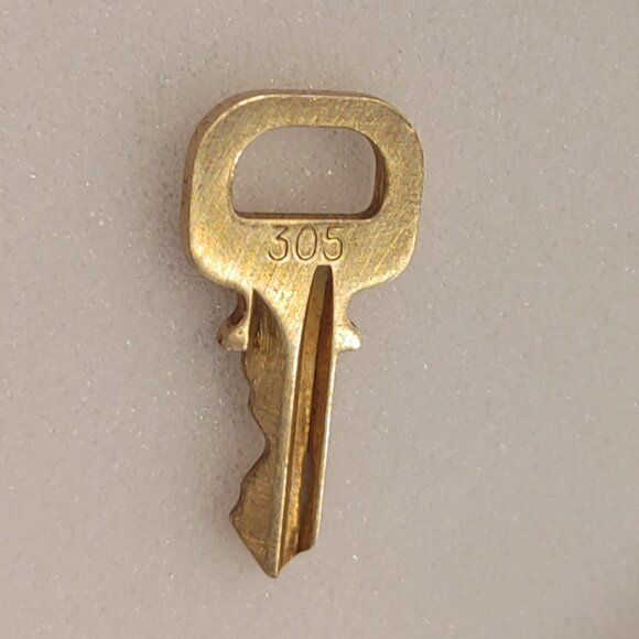 Louis Vuitton Padlock with Key #305. Made in France. - Picture 12 of 16